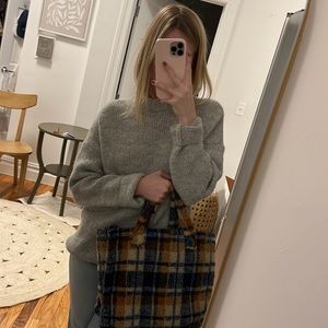 Timeless gray knits 🤍